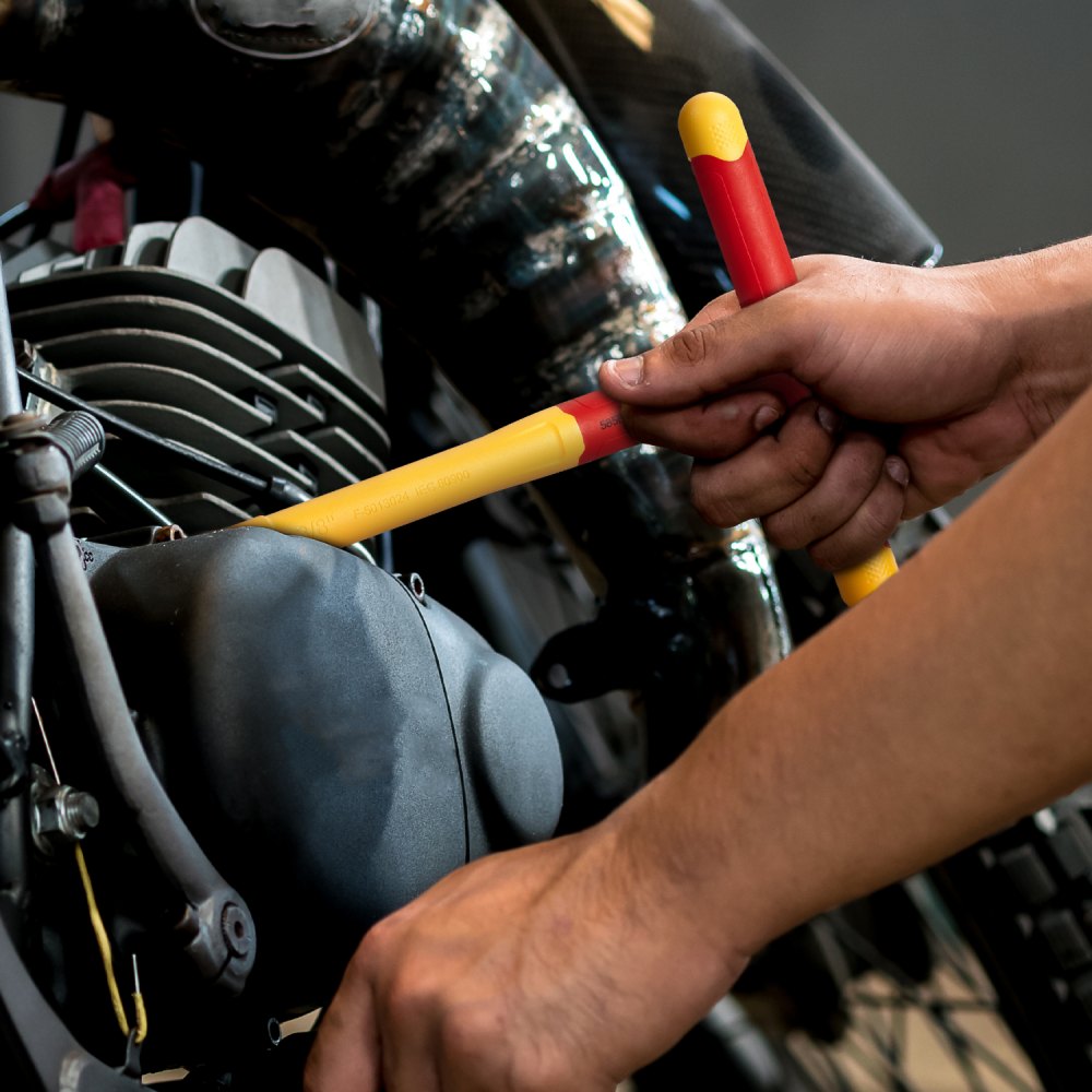 VEVOR Set di Chiavi Isolate 425 x 245 x 62 mm Set di Strumenti per Prese Isolate 16 Pezzi, 1000 V con Prese Isolate, Chiave con Impugnatura a T, Cricchetto, Nero Giallo/Rosso, Riparazioni Domestiche