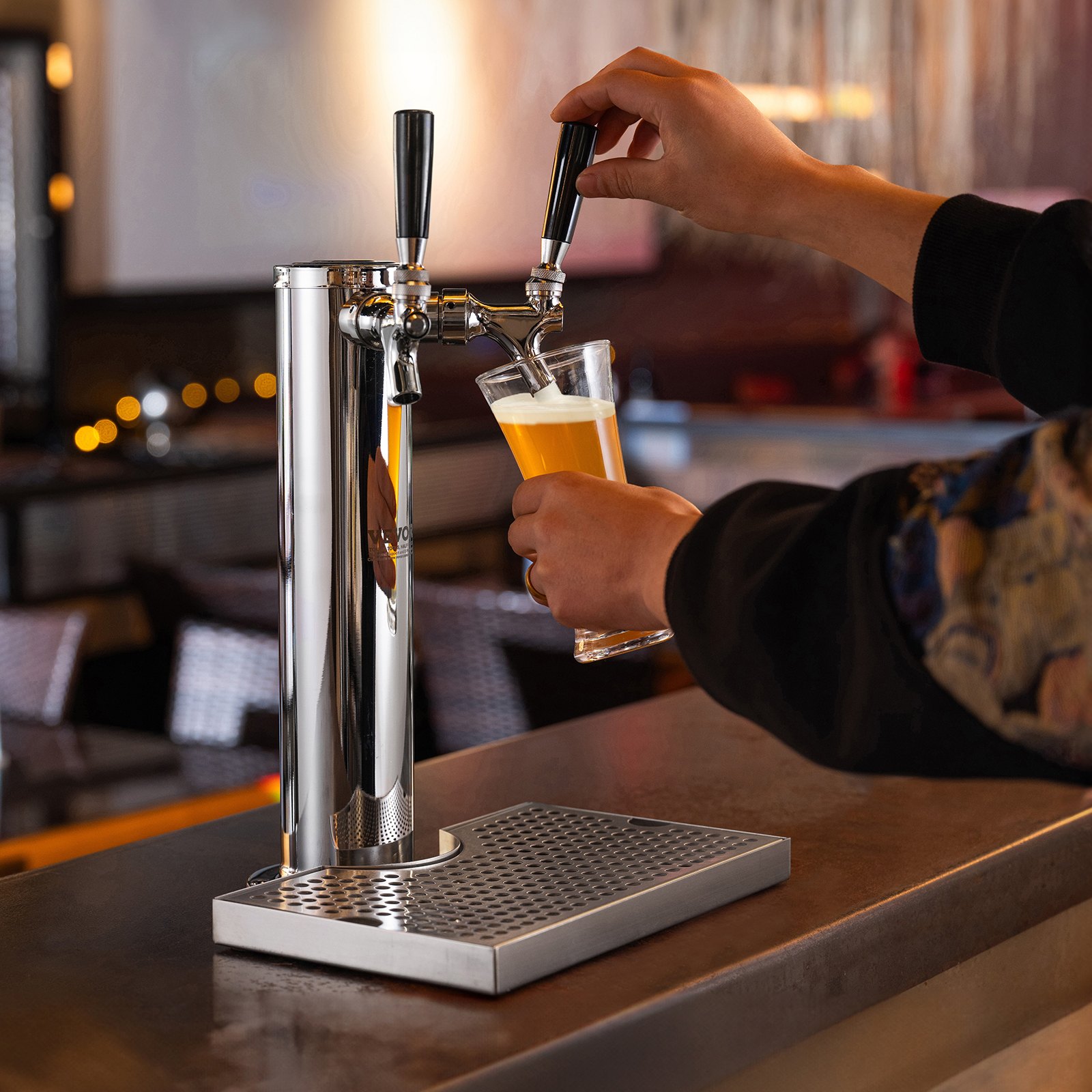 VEVOR Kit Spillatore Birra a Doppio Rubinetto, Dispenser Torre Birra per Fusti in Acciaio Inossidabile con Regolatore W21.8 Doppio Manometro e Accoppiatore Fusti S-System