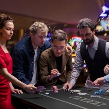 VEVOR Tappetino da Poker Piano Tavolo per Giochi Poker Rettangolare 180x90 cm, 6-8 Giocatori, Piano Tavolo da Poker Pieghevole con Borsa per Trasporto, Tappeto da Poker Impermeabile Giochi da Tavolo