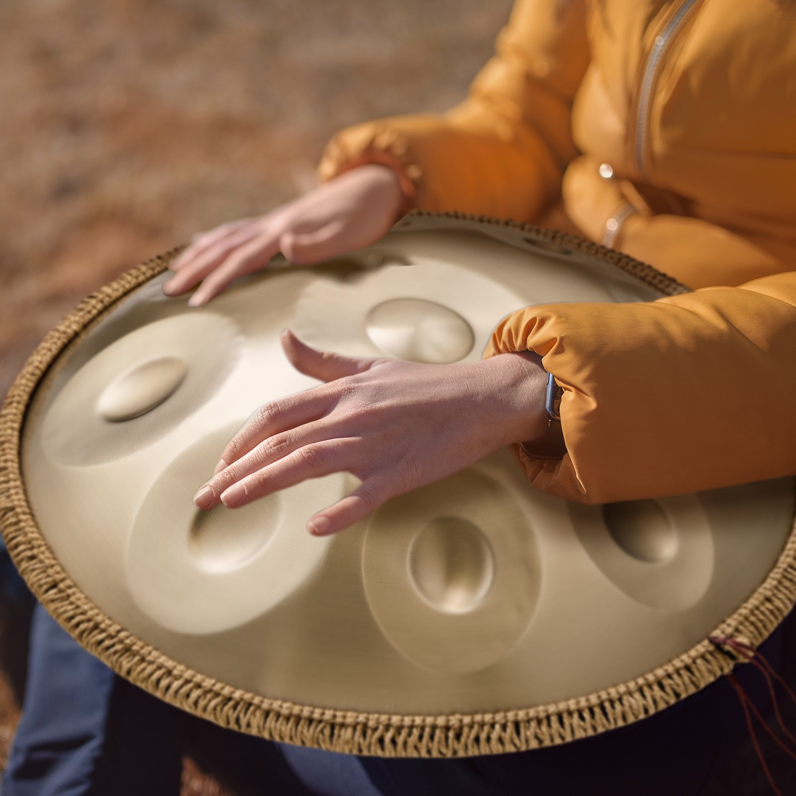 VEVOR Tamburo a Mano 550 mm Tamburo Handpan, 10 Toni in Re Minore, Strumento Tamburo Handpan con Mazze, Supporto per Handpan 432 Hz Borsa per Trasporto, Tamburo Sonoro Curativo per Adulti Principianti