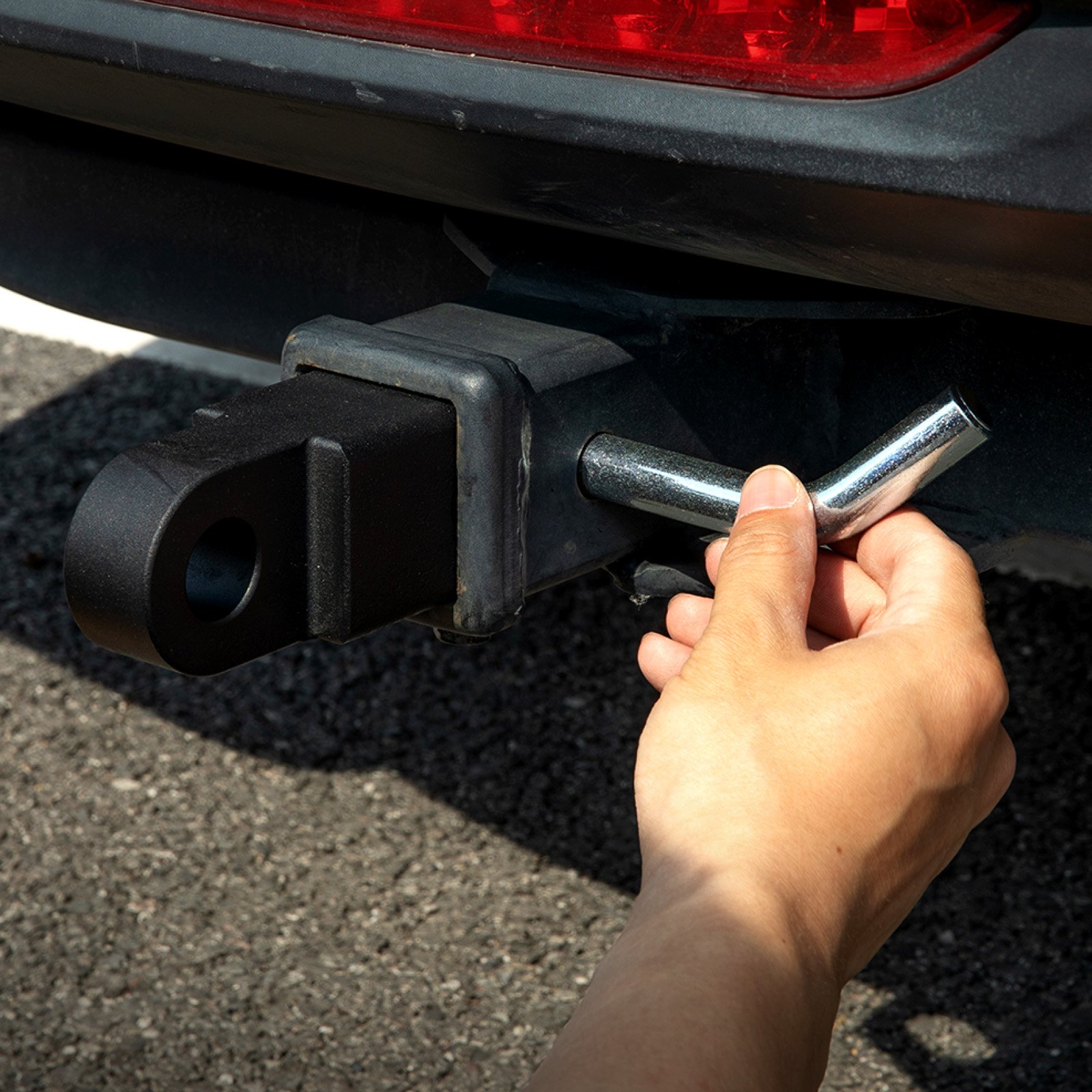 VEVOR trailer hitch with shackle, fits 2-inch trailer hitches, 52,900 lbs breaking strength, heavy-duty towing accessory with trailer hitch locking pin for trucks and Jeeps