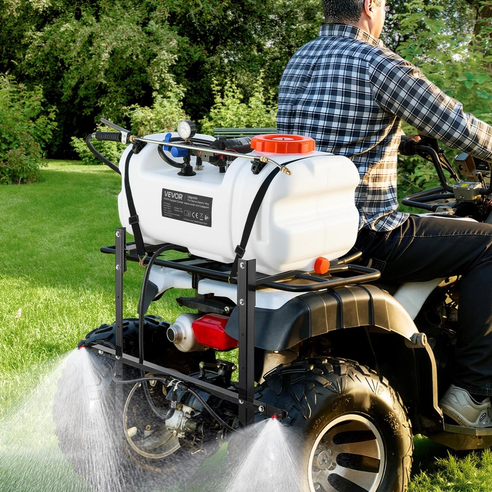 VEVOR Irroratrice 60L/15,9 Gal Pompa 12V a Diffusione per ATV e UTV Bianco, Portata 7,2 L/min, Pressione Regolabile, per Erbacce, con Ugello in Ottone Barra Serbatoio Acqua, Tubo Flessibile da 6,1 m