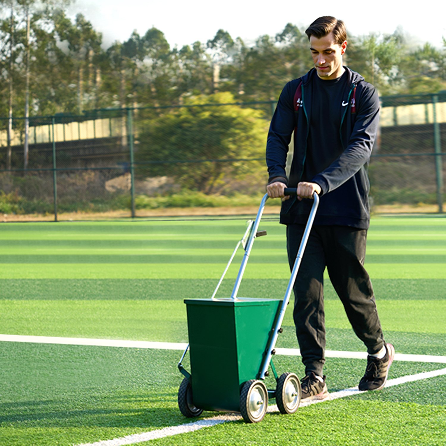 VEVOR Segnalinee a Secco per Campi da Gioco, 4 Ruote, Linee 50-100 mm, Segnalinee Regolabili, con Maniglia di Regolazione in Gomma, Capacità Polvere 22,7 kg, per Baseball Infield, Verde