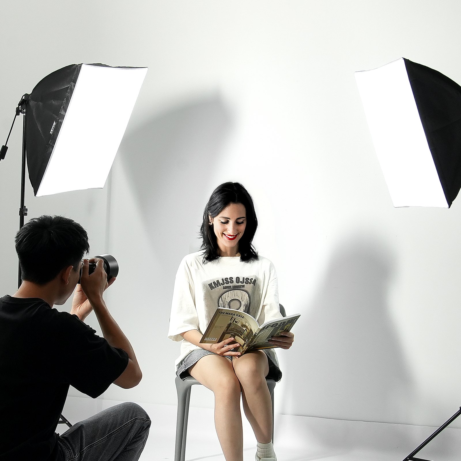 VEVOR Kit di Illuminazione Softbox, Softbox Professionale con Lampadine LED 30 W, Temperatura Colore Regolabile 5500 K, Treppiede, Luci per Fotografia Registrazione Streaming Live 600 x 600 mm