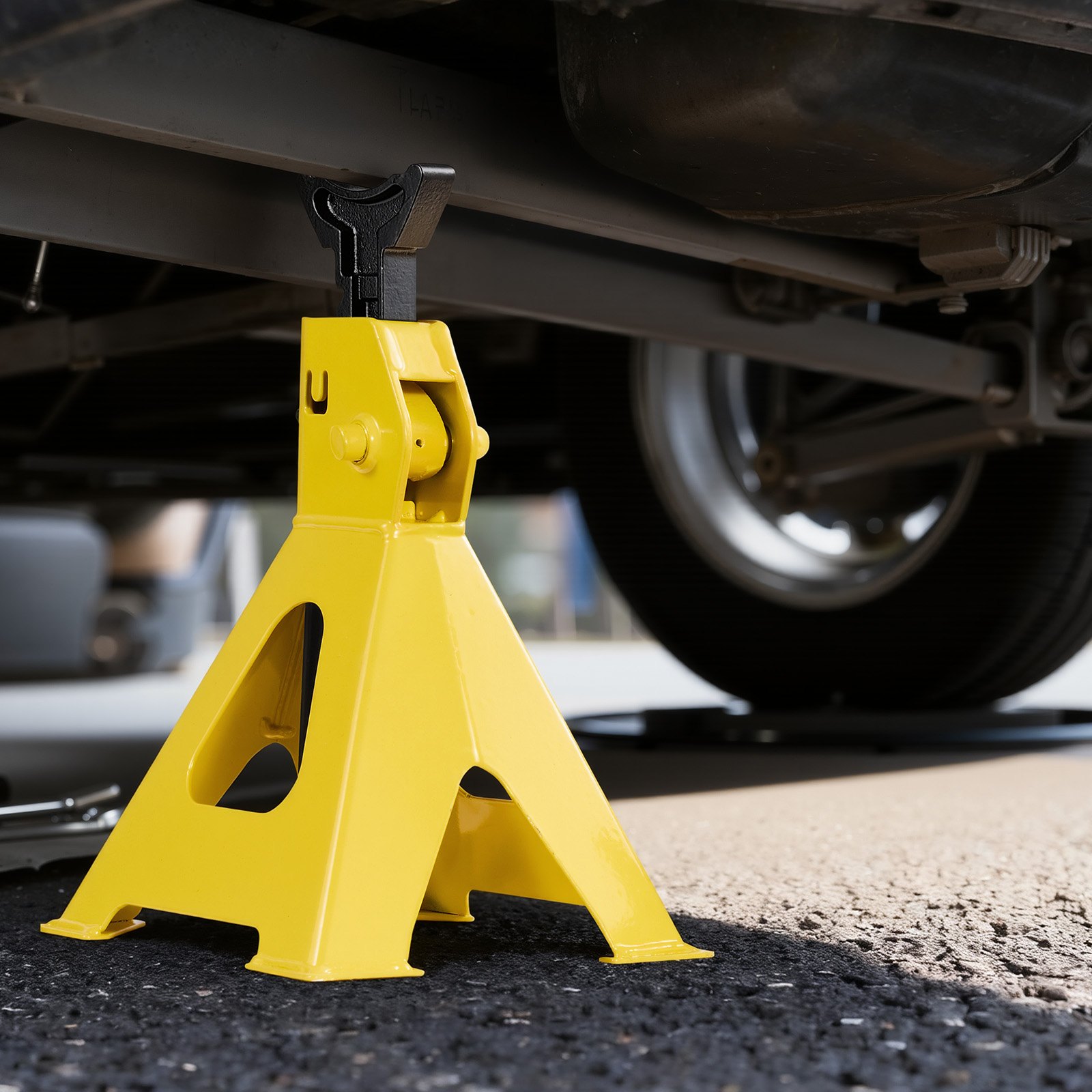 VEVOR Cric da Pavimento a Basso Profilo Capacita di 2 t, Cric da Pavimento da Corsa in Acciaio con Supporti, Pompa a Sollevamento Rapido a Pistone Singolo, per Carrelli per SUV Compatti