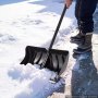 VEVOR Pala da Neve per Vialetto 558,8 mm in Plastica con Impugnatura a D, Ideale per Casa Giardino Campeggio Uso Esterno, Striscia in Alluminio, Grande Capacità, con Manico in Acciaio Estensibile