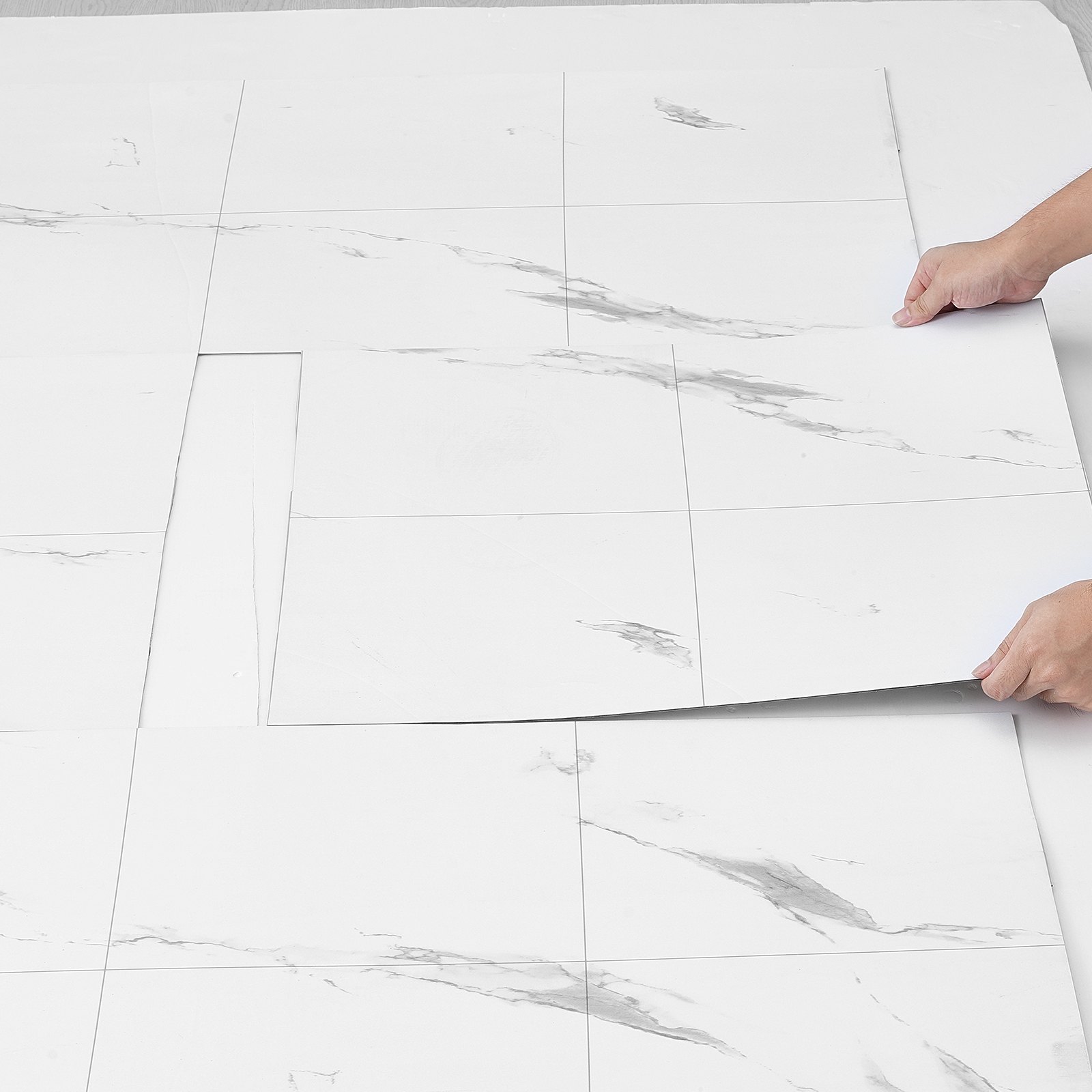 VEVOR Piastrelle per Pavimenti Autoadesive in Vinile 9900 mm x 600 mm Spessore 1,5 mm Struttura Marmo Bianco per Cucina, Sala da Pranzo, Camere da Letto, Bagni, Facili per l'Arredamento della Casa