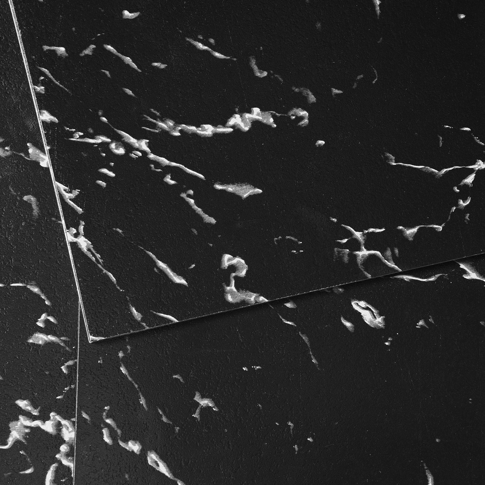 VEVOR Self-Adhesive Vinyl Floor Tiles, 30.5 x 30.5 cm, 50 Pieces, 1.5 mm Thick, Peel and Stick, Black Marble Texture, DIY Flooring for Kitchen, Dining Room, Bedroom and Bathroom