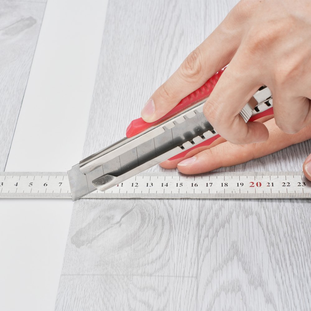 VEVOR Piastrelle per Pavimenti Autoadesive in Vinile 9900 x 600 mm Spessore 1,5 mm con Venature del Legno Grigio Chiaro per Cucina, Sala da Pranzo, Camere da Letto, Facile per Arredamento della Casa