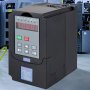 VEVOR VFD 1,5 kW con panel de control y pantalla en un entorno industrial