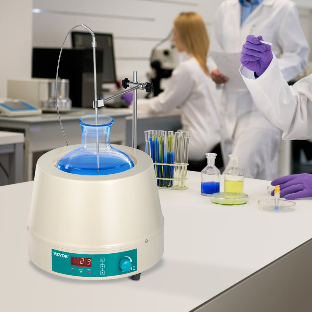 Manta calefactora VEVOR de 2000 ml en un laboratorio con científicos y tubos de ensayo.
