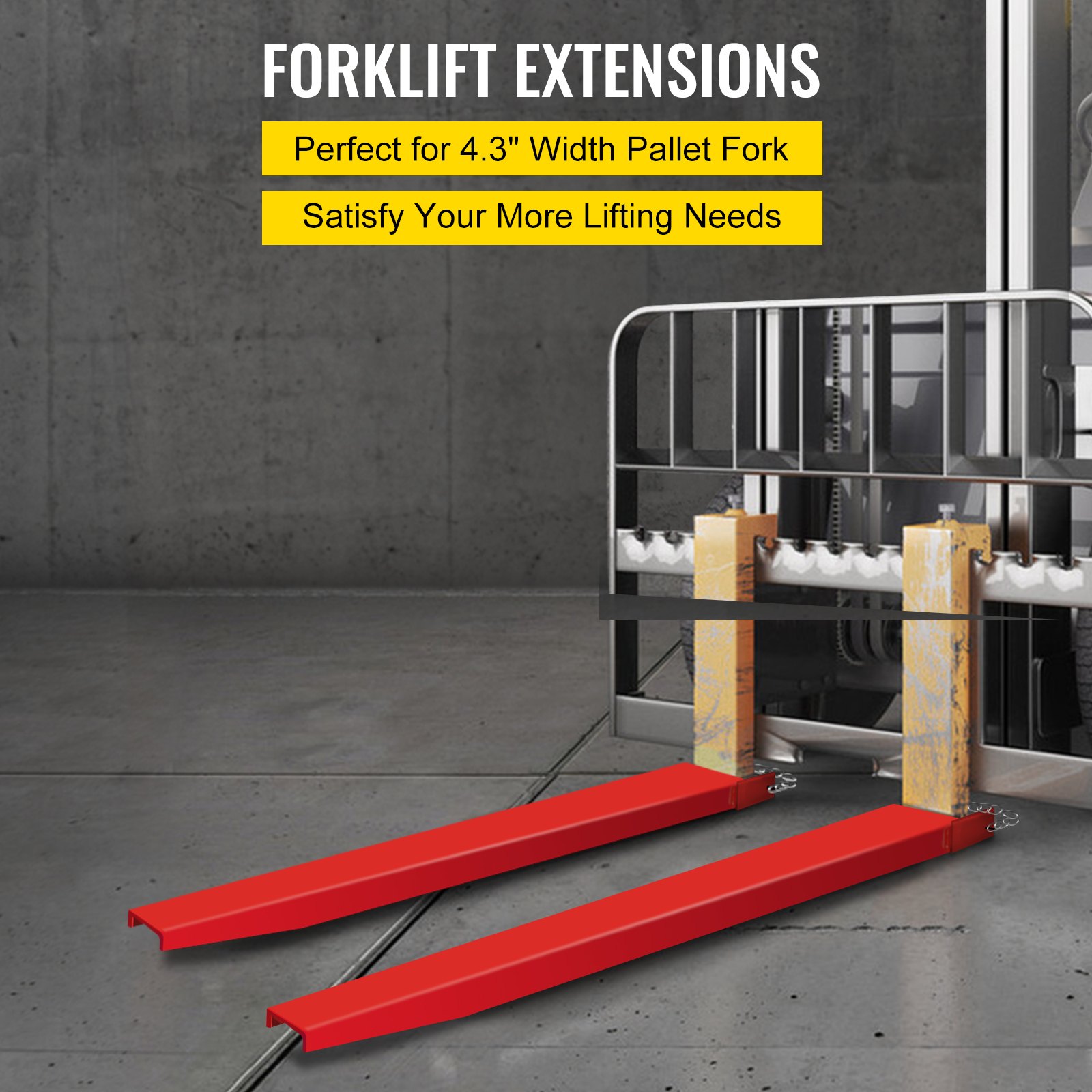 Extensiones de carretilla elevadora roja en una horquilla de paleta en un almacén con paredes de hormigón.