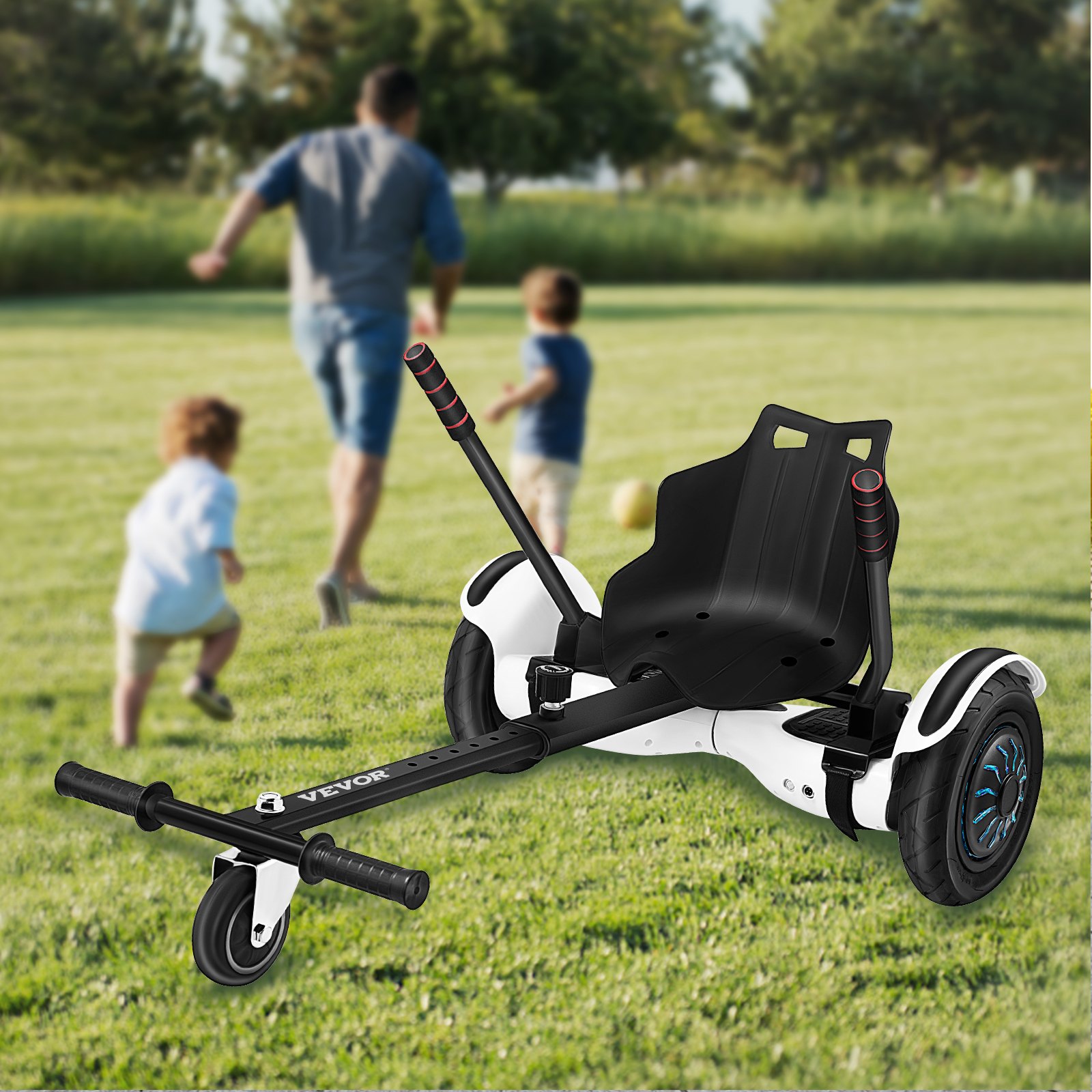 Accesorio de kart aerodeslizador VEVOR con familia jugando en el fondo del campo de hierba.