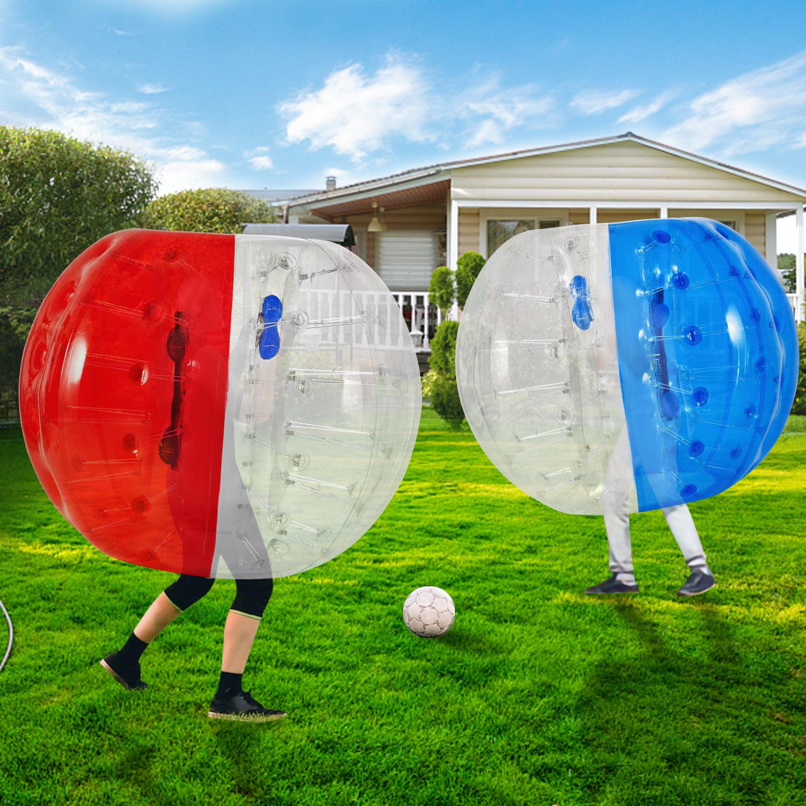 Dos personas en pelotas de choque inflables VEVOR en un césped, jugando cerca de una pelota de fútbol.