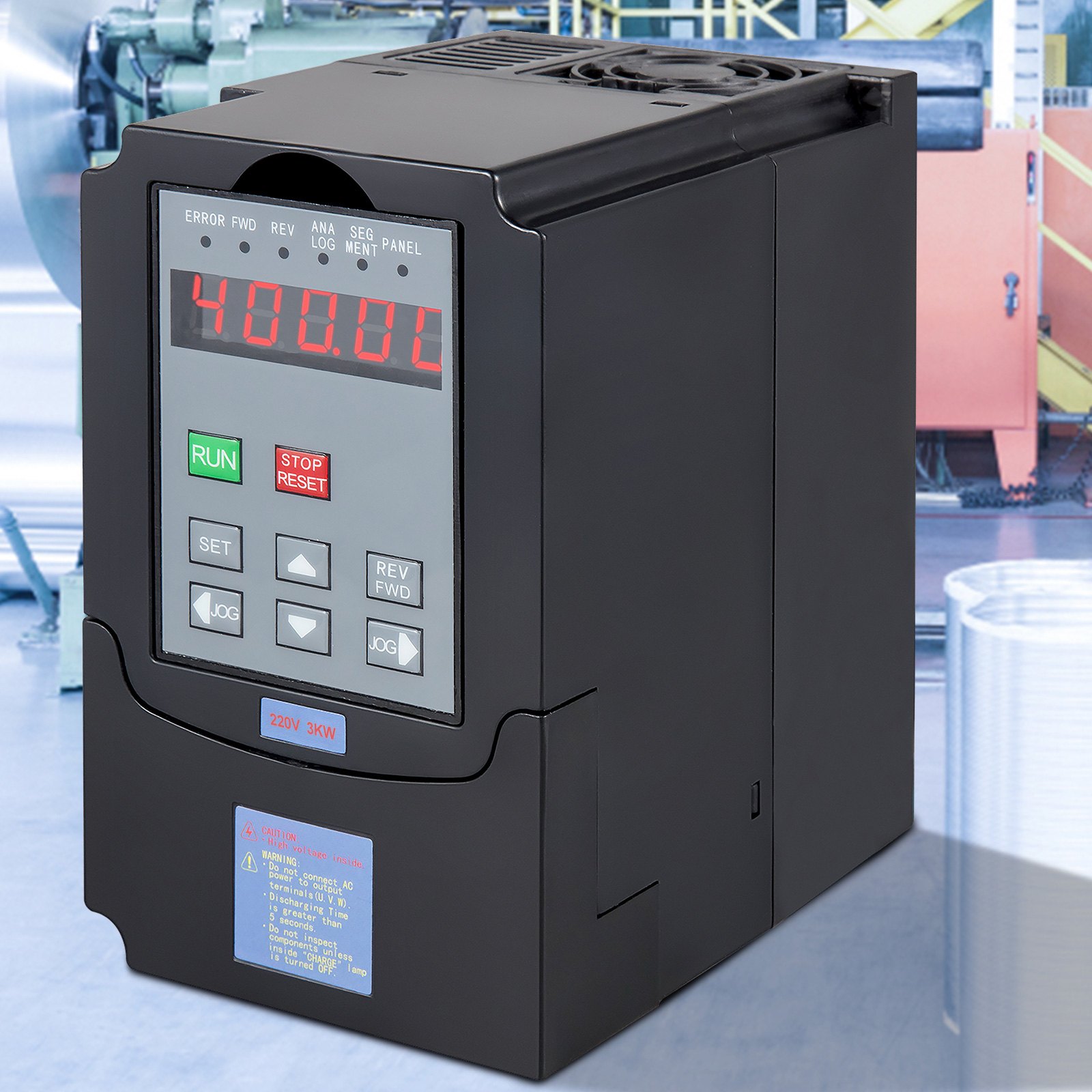 VFD VEVOR de 3 kW con pantalla digital y botones de control en un entorno industrial