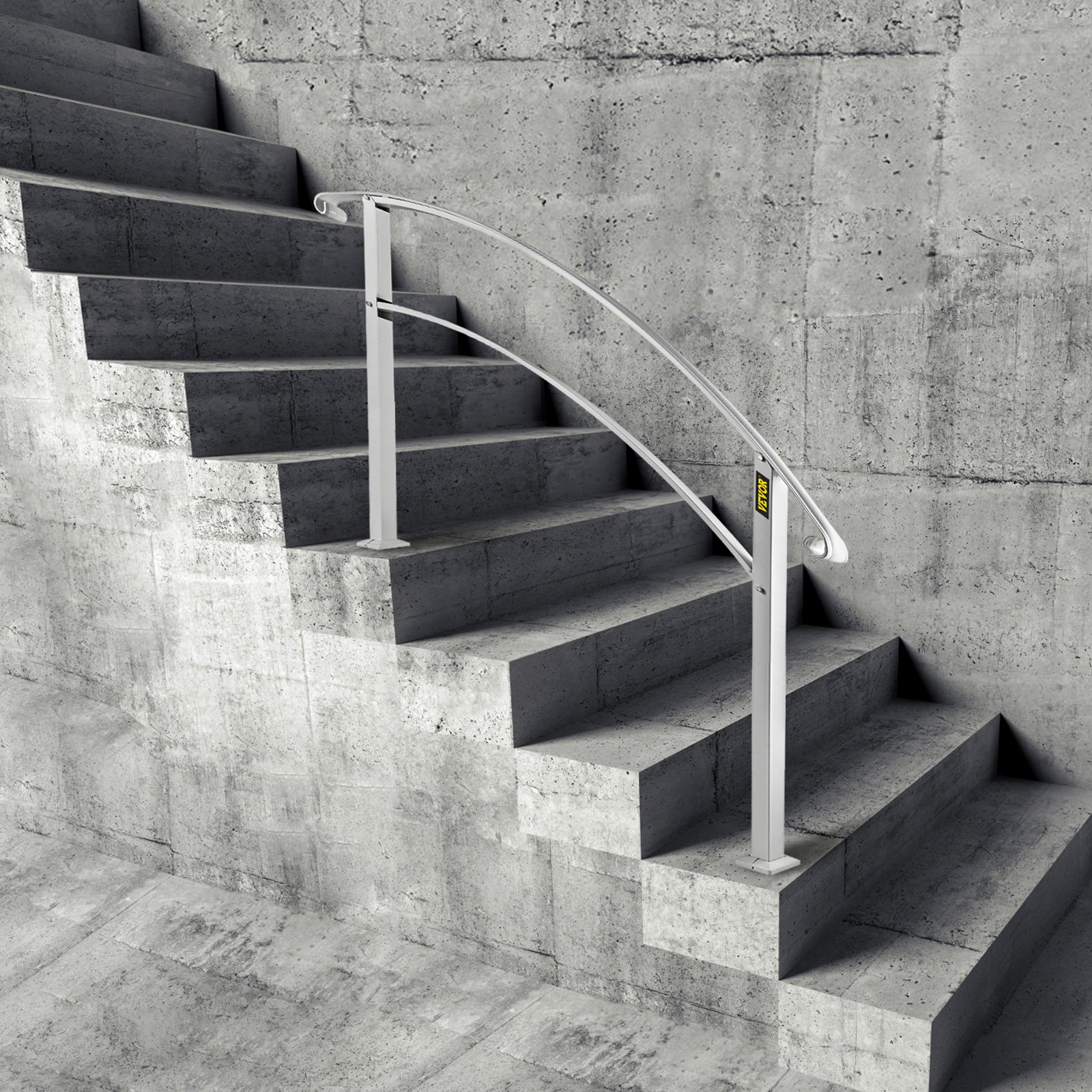 Escaleras de hormigón gris resistente con elegantes pasamanos para exteriores VEVOR contra una pared de hormigón.