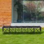 Banco deportivo plegable portátil VEVOR sobre césped verde frente a un moderno edificio de madera y vidrio.