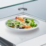 Ensalada fresca en estación de preparación de condimentos refrigerada VEVOR, con protector de vidrio y superficie de acero inoxidable