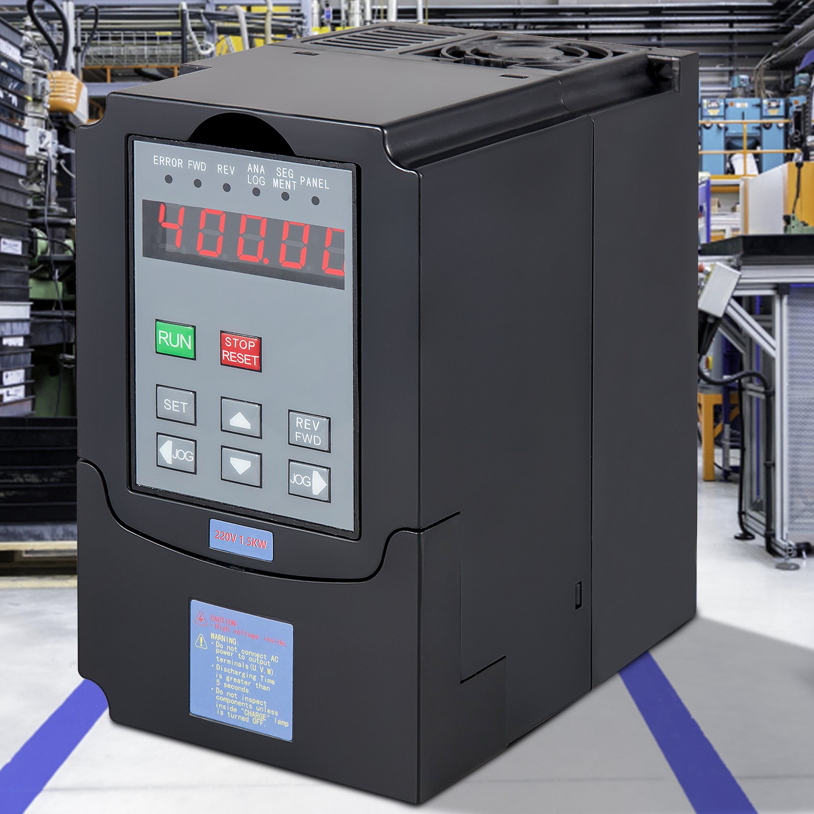 Controlador VFD CNC VEVOR con pantalla digital en un entorno industrial