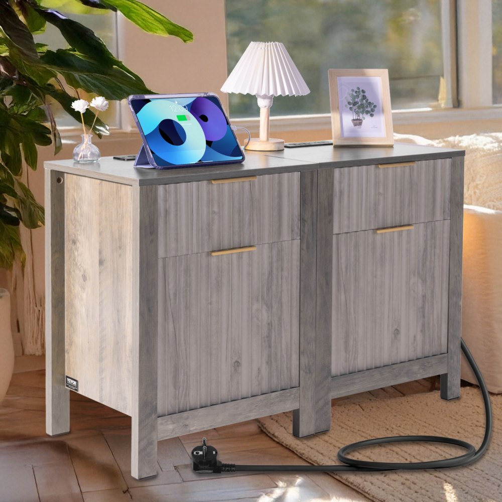 VEVOR - Juego de 2 mesas auxiliares estilo granja, mesita de noche con estación de carga, mesa auxiliar de 3 niveles con armario de almacenamiento y 2 cajones, mesa auxiliar con puertos USB y enchufes, ideal para sala de estar y dormitorio, color gris