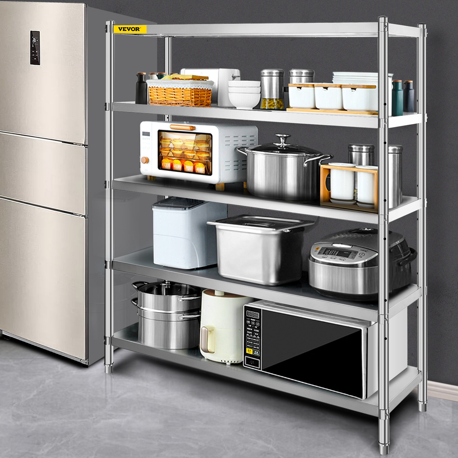 Estantería de almacenamiento VEVOR con electrodomésticos y utensilios de cocina en una cocina moderna.