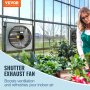 Extractor de aire con persiana VEVOR instalado en invernadero, mejorando la ventilación y la calidad del aire entre las plantas.