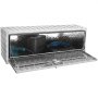 Caja de herramientas para camión VEVOR con diseño de placa de diamante, tapa abierta que muestra herramientas eléctricas y caja de accesorios.