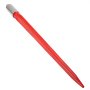 Lanza de heno VEVOR de color rojo con casquillo metálico sobre fondo blanco.