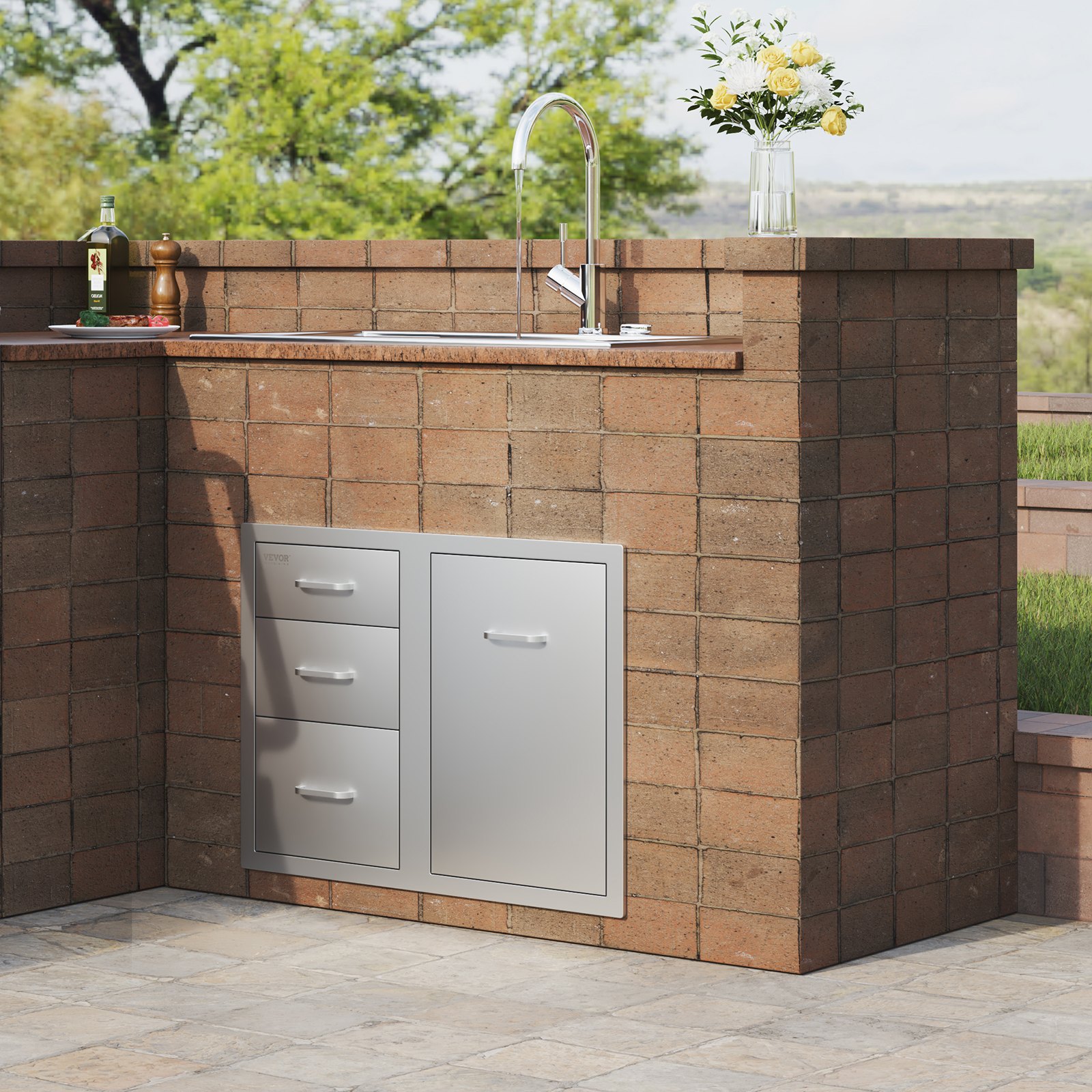 Cocina exterior de ladrillo con fregadero, gabinetes de acero inoxidable y flores en la encimera; combinación de cocina exterior VEVOR.