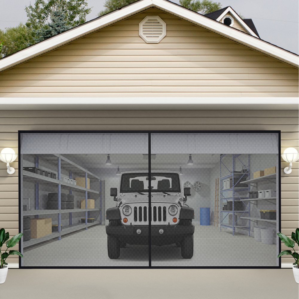 Puerta de garaje VEVOR con mosquitera en color beige, interior de jeep, estantes con herramientas y almacenamiento.