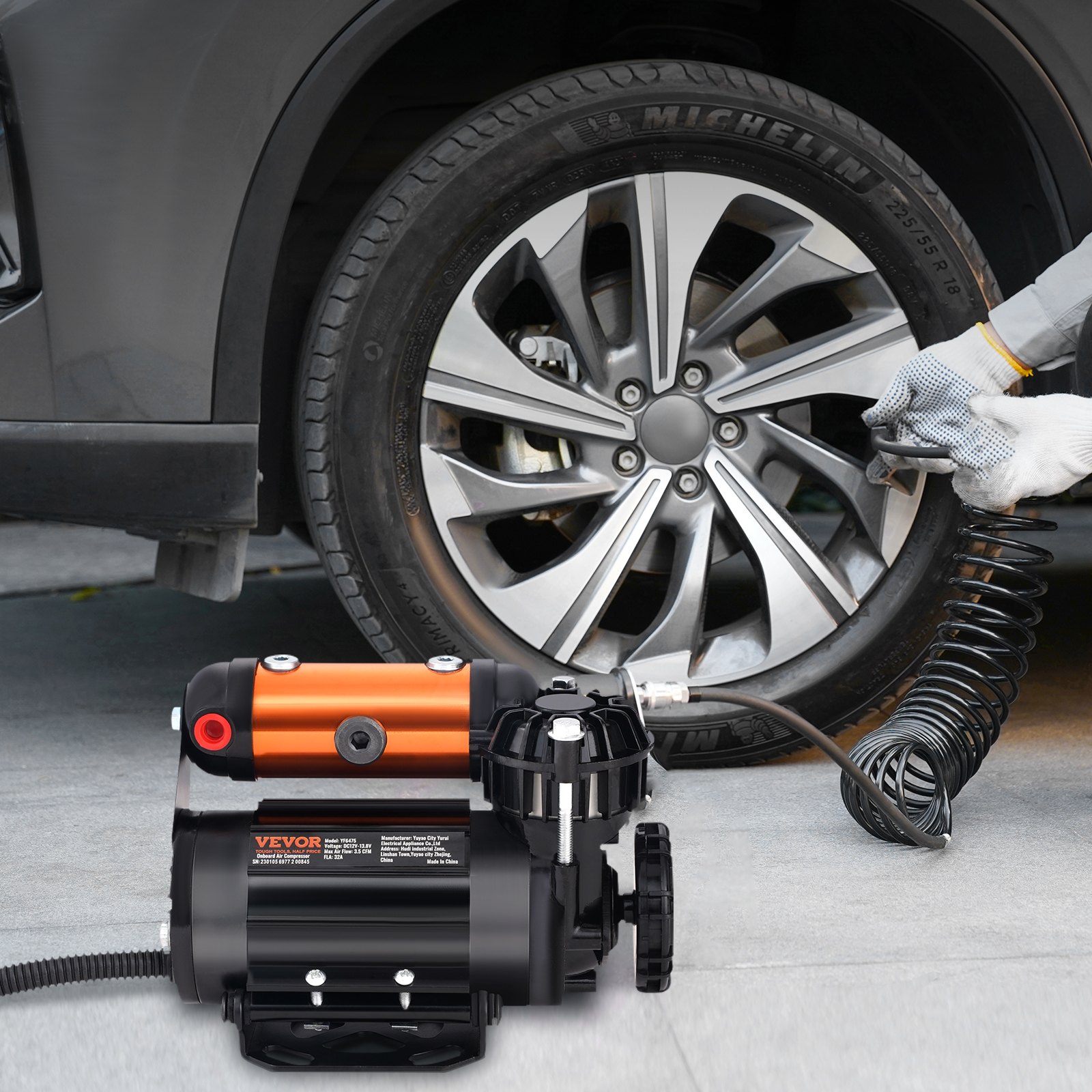 Kit de compresor de aire a bordo VEVOR inflando un neumático de automóvil con un neumático Michelin en el fondo.