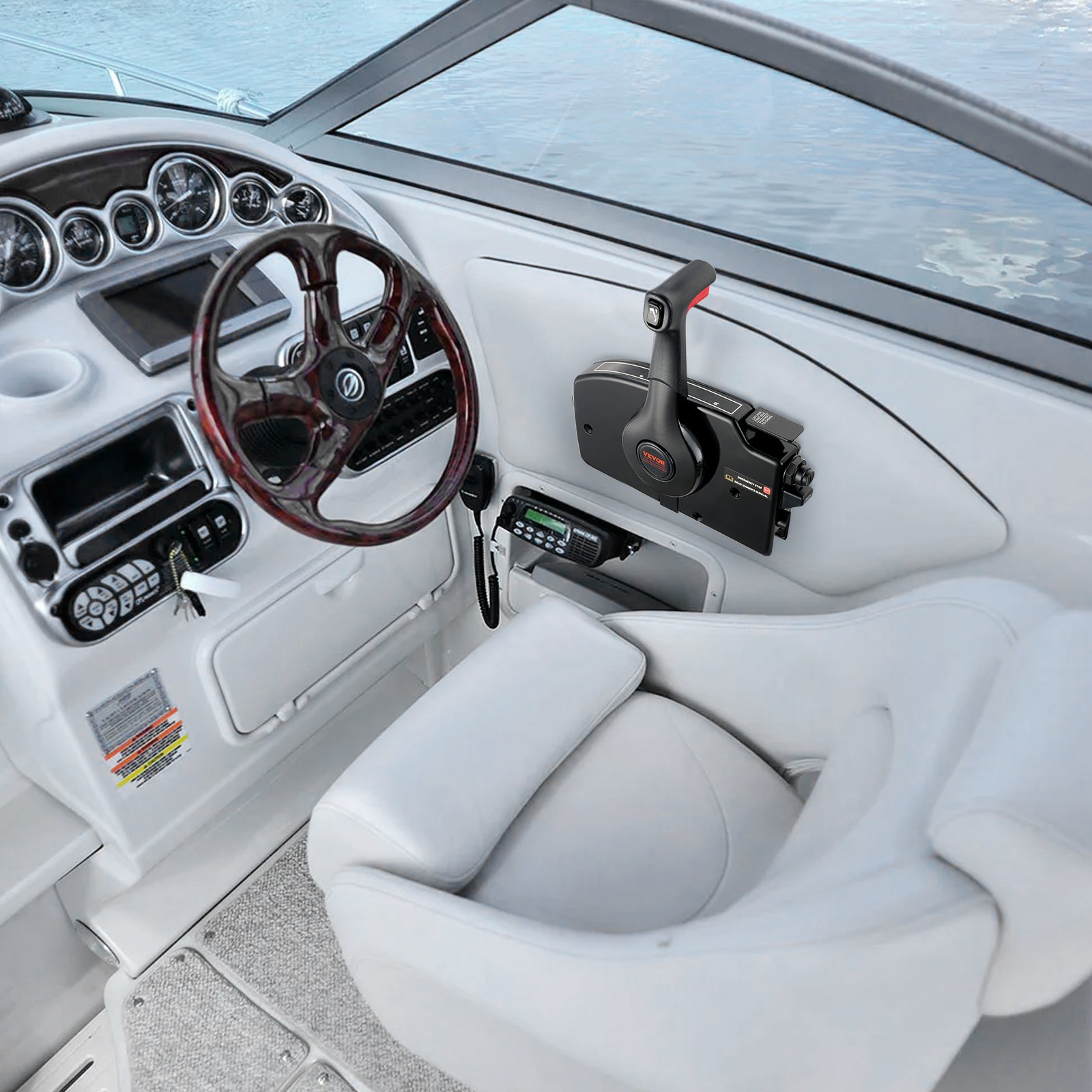Tablero de instrumentos del barco con volante, palanca de control del acelerador del barco VEVOR y asiento del capitán blanco.