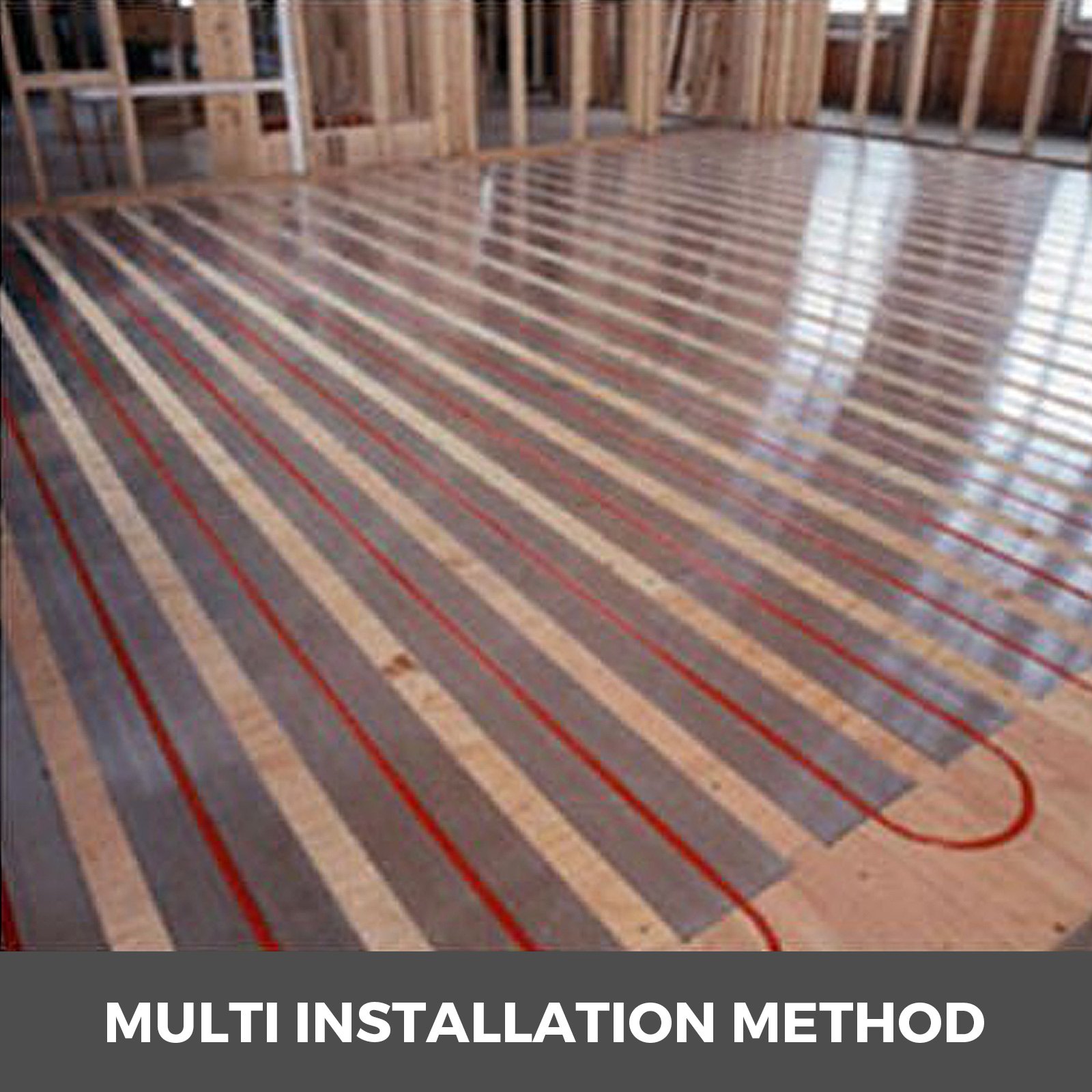 Placas de transferencia de calor VEVOR pex instaladas en un piso de madera con tubos rojos.