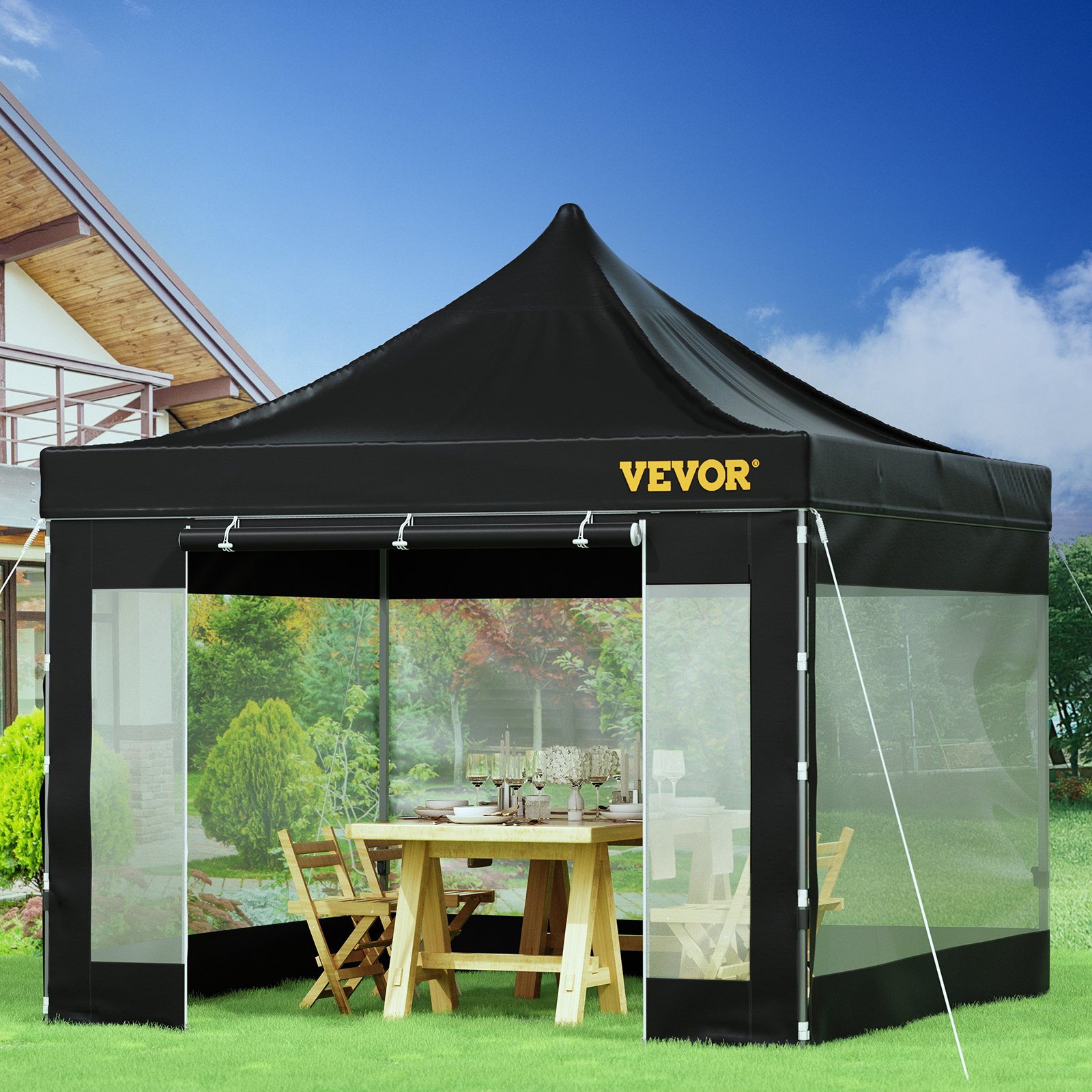 Carpa plegable VEVOR en un jardín con árboles, sillas y una mesa para cenar.