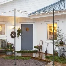 VEVOR Cadena de postes de luz, paquete de 4 10.6 pies, poste de lámpara de acero con recubrimiento de polvo para exteriores con ganchos para colgar linterna y banderas, opciones de montaje universal para decorar jardín, patio y cubierta para fiesta, negro