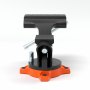 Tornillo de banco VEVOR con base naranja, mordazas de sujeción, pernos y mango giratorio de color negro.