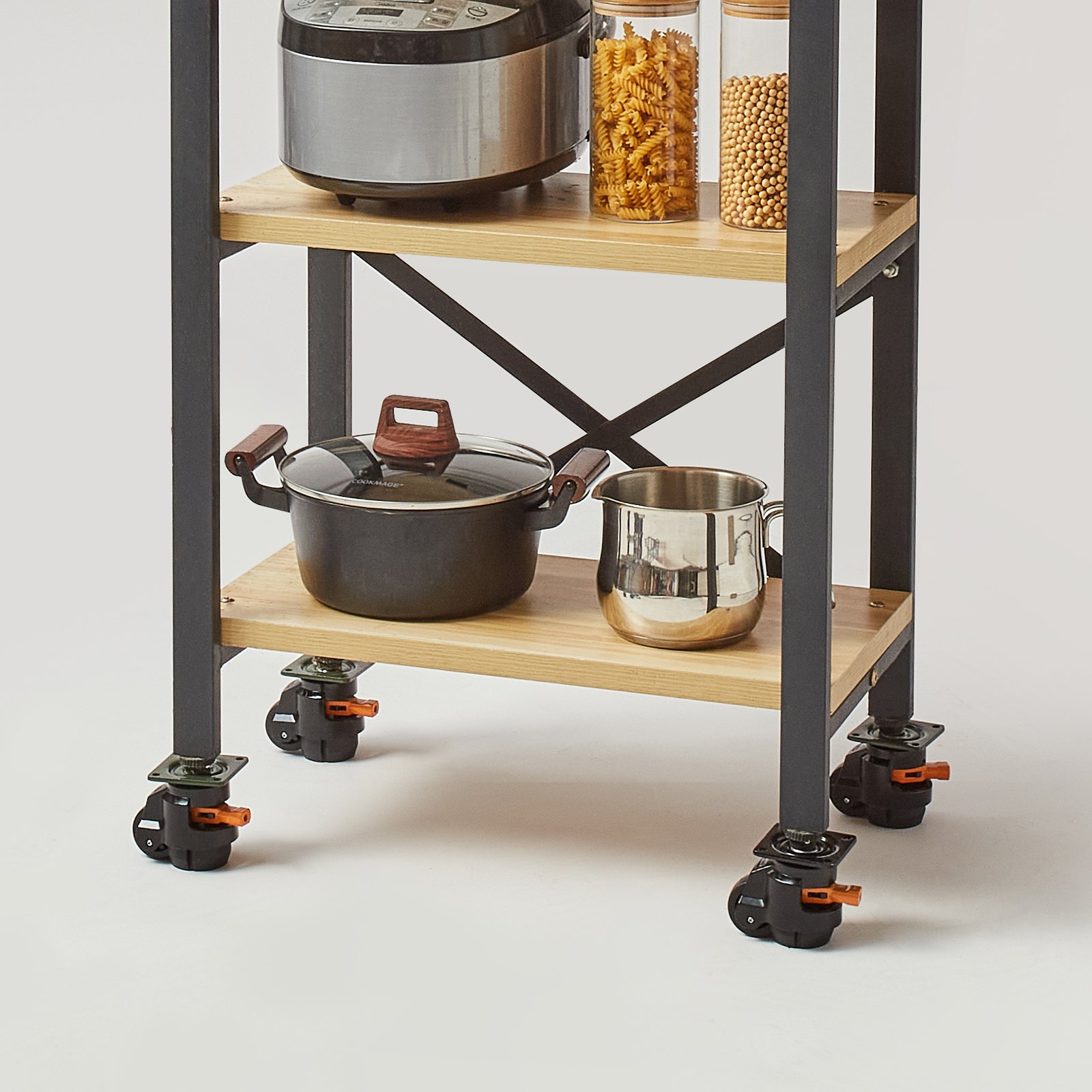 Estante de cocina con ruedas niveladoras VEVOR, que sostiene una olla arrocera, recipientes para pasta, una olla y una taza.