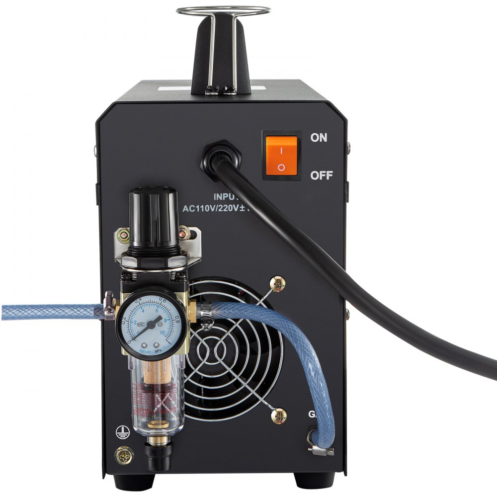 Vista trasera del cortador de plasma VEVOR que muestra el interruptor de encendido/apagado, el ventilador y el manómetro con mangueras.