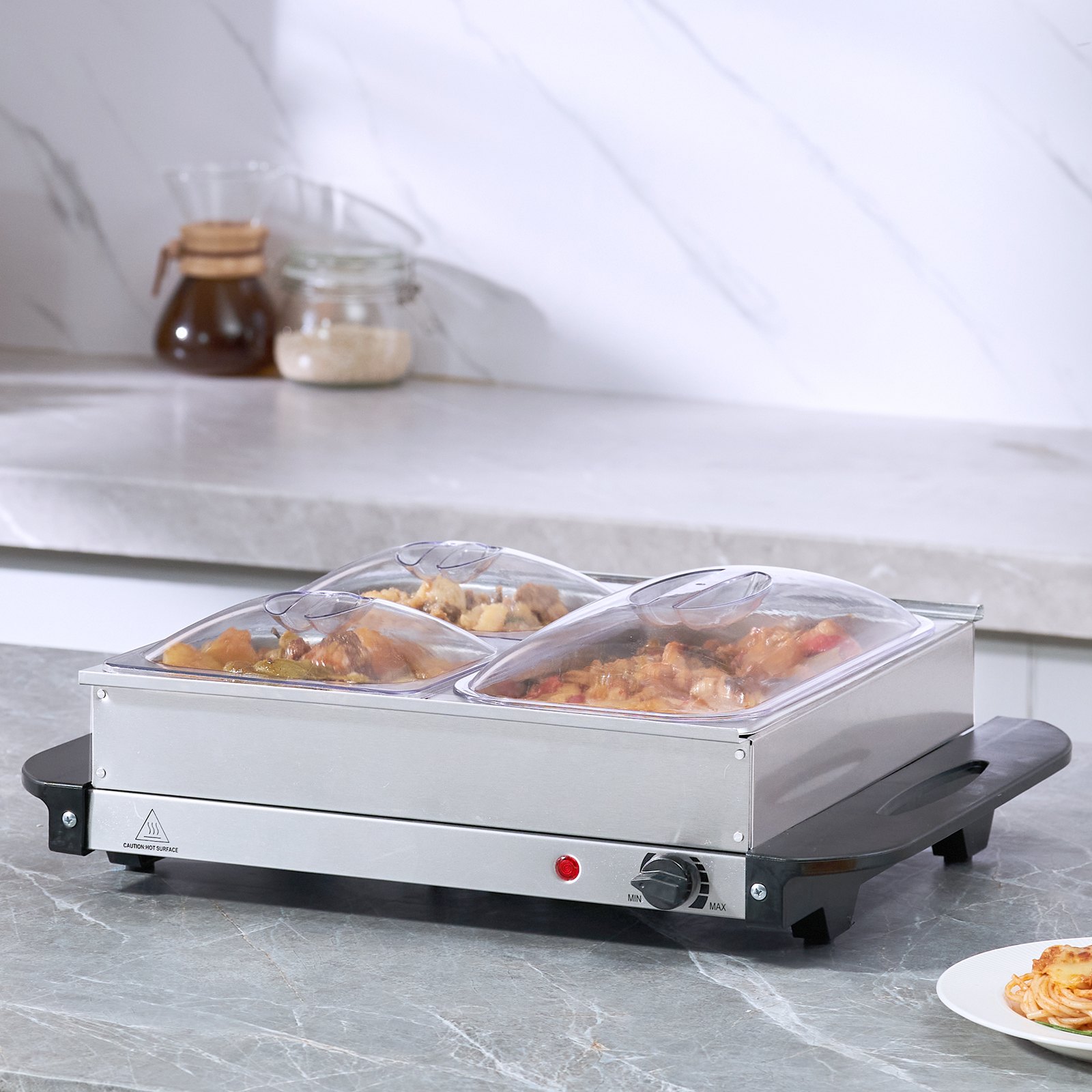 Servidor de buffet eléctrico VEVOR con bandejas de comida sobre encimera de cocina y protector contra salpicaduras de mármol.