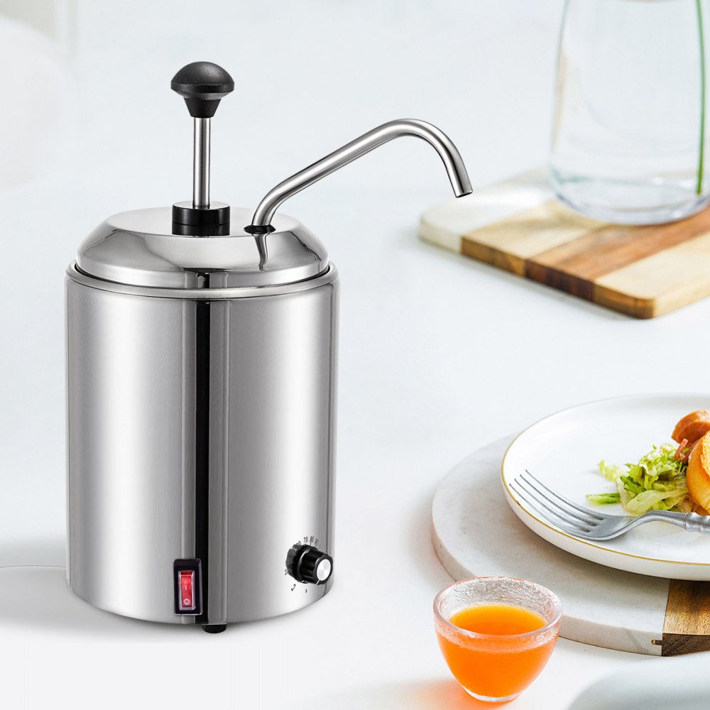 Dispensador de queso VEVOR sobre una mesa blanca con un plato de ensalada y un vaso de jugo.
