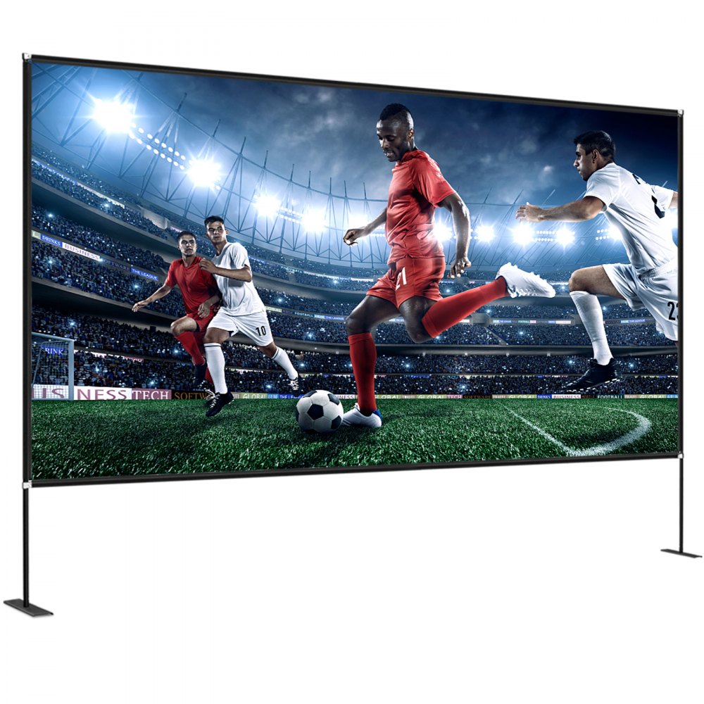 Partido de fútbol mostrado en una gran pantalla de proyector VEVOR con un vívido fondo del estadio.