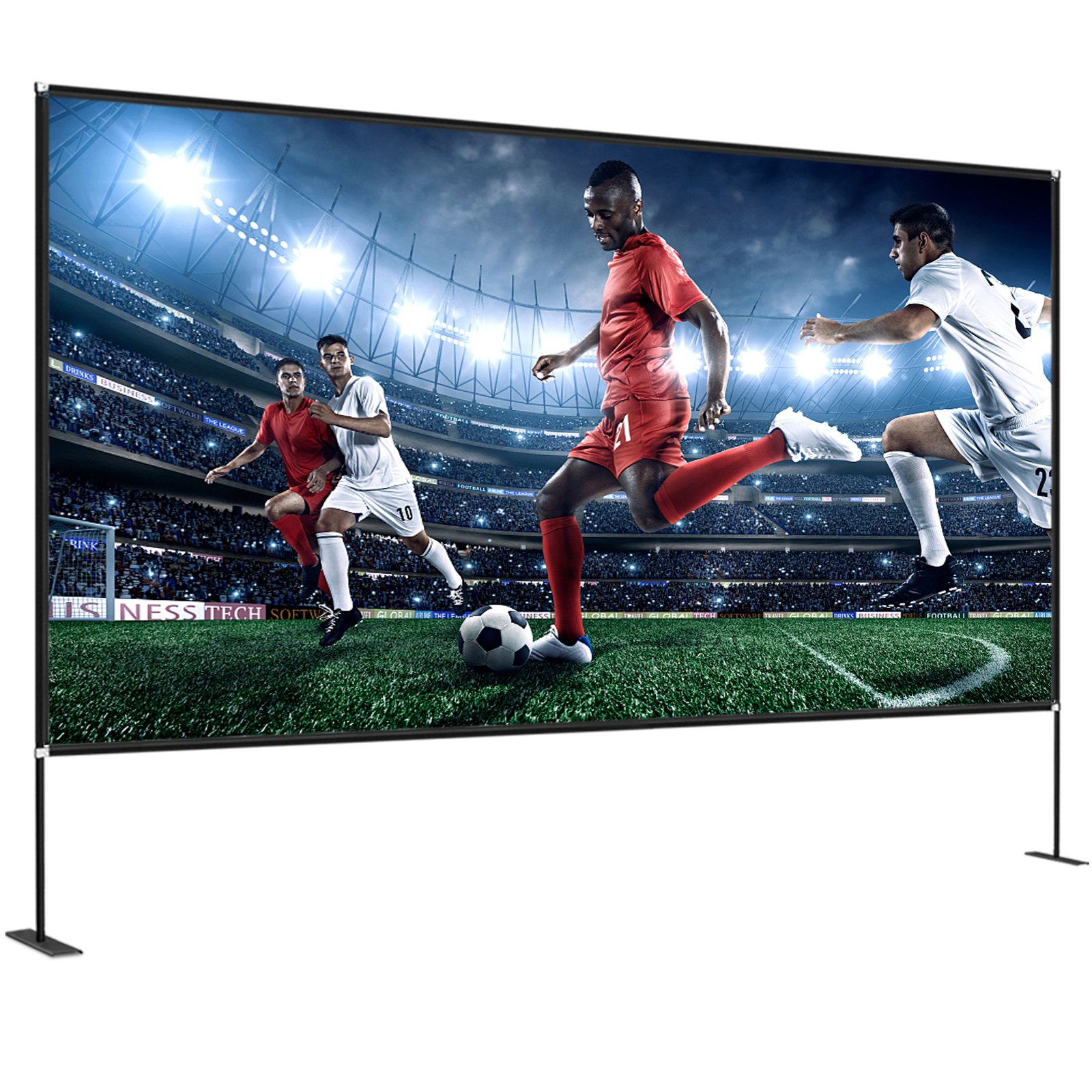 Partido de fútbol mostrado en una gran pantalla de proyector VEVOR con un vívido fondo del estadio.