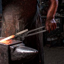 VEVOR Pinzas de herrero, pinzas de punta en V Z de 18 pulgadas, pinzas de forja de acero al carbono con remaches de acero A3, para hojas de cuchillo, piezas largas, forjados circulares, para herreros y cuchilleros principiantes y experimentados