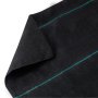 Tela protectora contra malas hierbas VEVOR enrollada en color negro con línea guía verde.