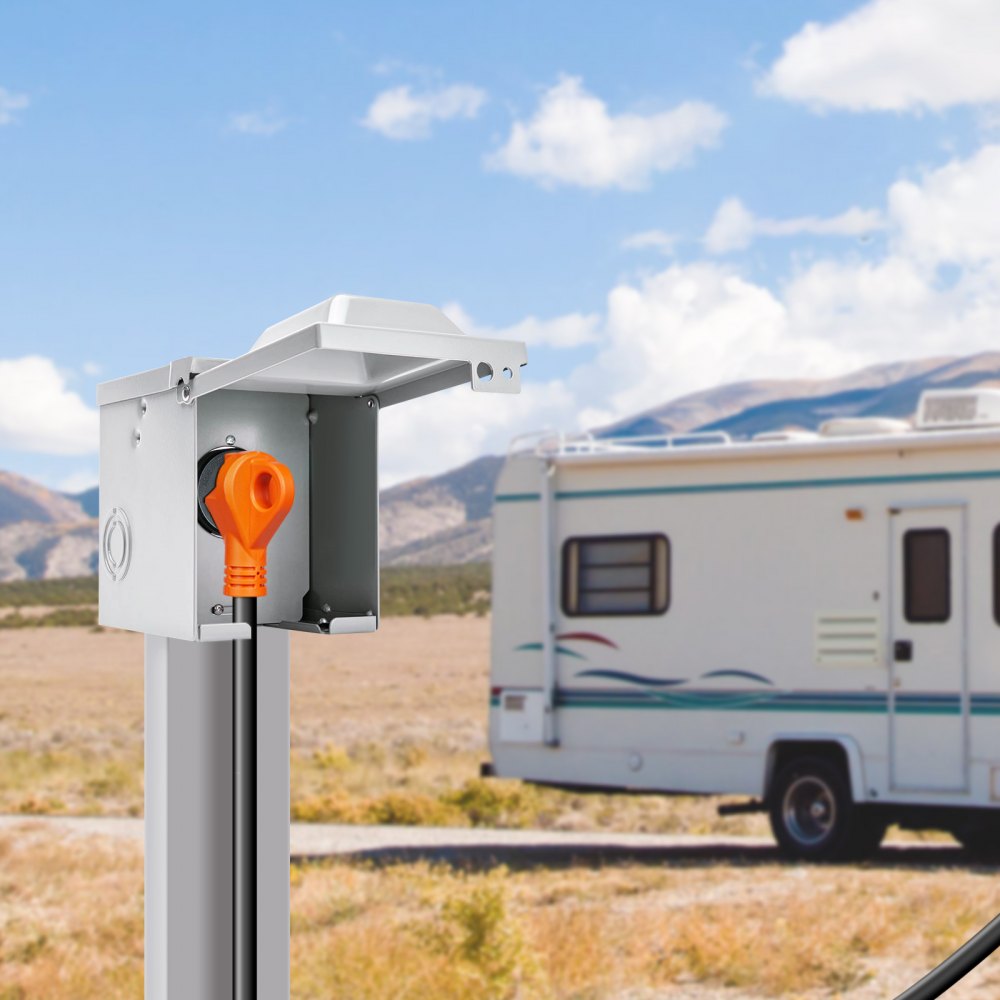 RV estacionado al fondo, cable de alimentación VEVOR de 15 pies para RV enchufado a una toma eléctrica exterior.