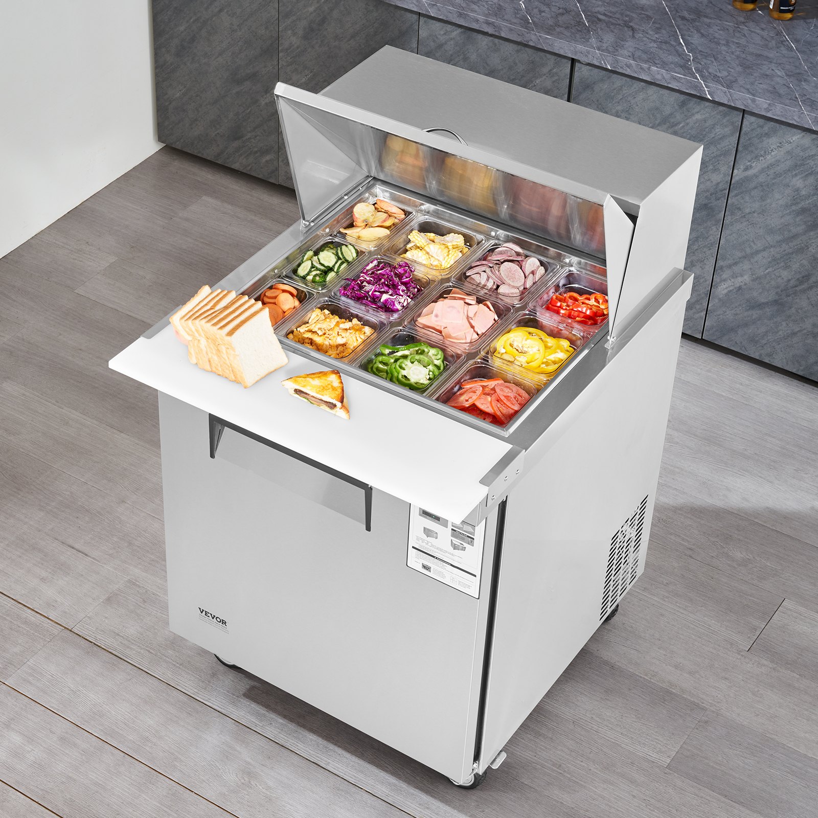 Mesa de preparación de sándwiches y ensaladas VEVOR de 71 cm (28"), refrigerador comercial de acero inoxidable de 7.4 pies cúbicos con 12 bandejas, tabla de cortar y refrigerador antiescarcha con cerradura para restaurantes.