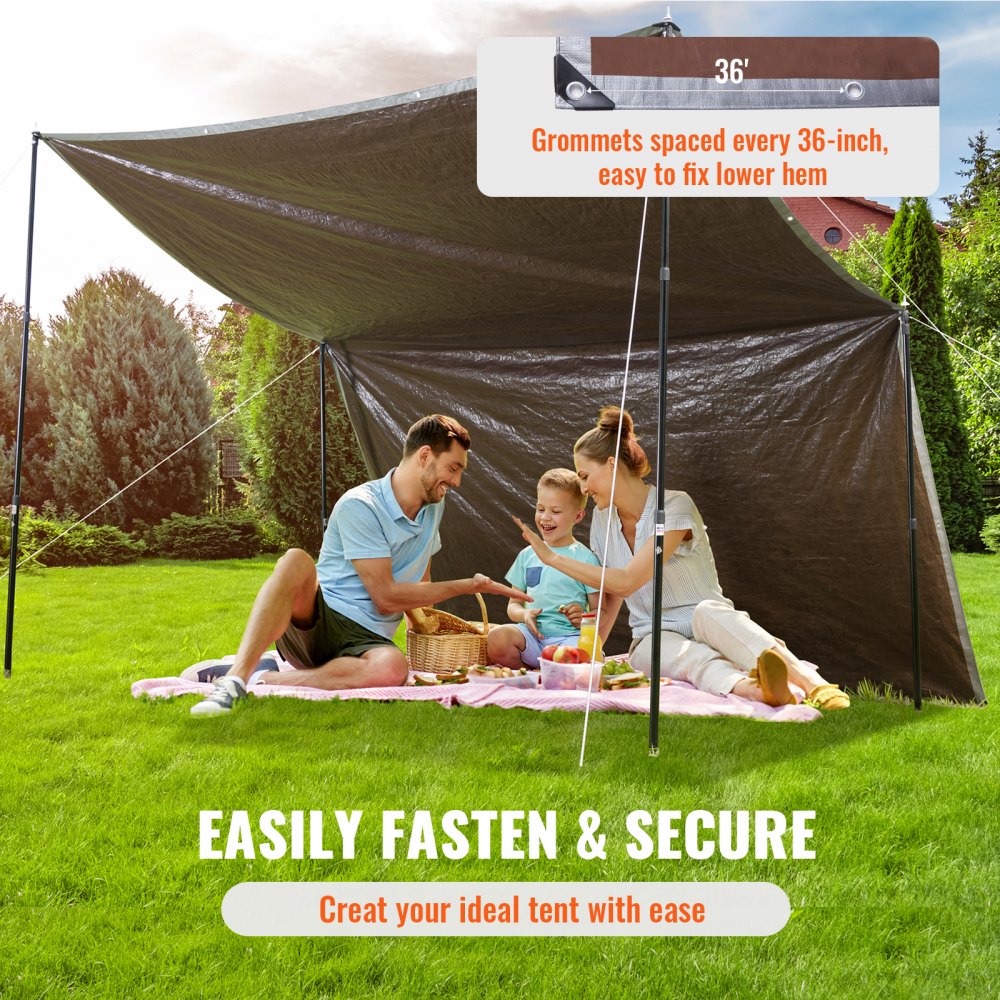 Familia disfrutando de un picnic bajo la lona impermeable VEVOR en el patio trasero con ojales para una fácil instalación.