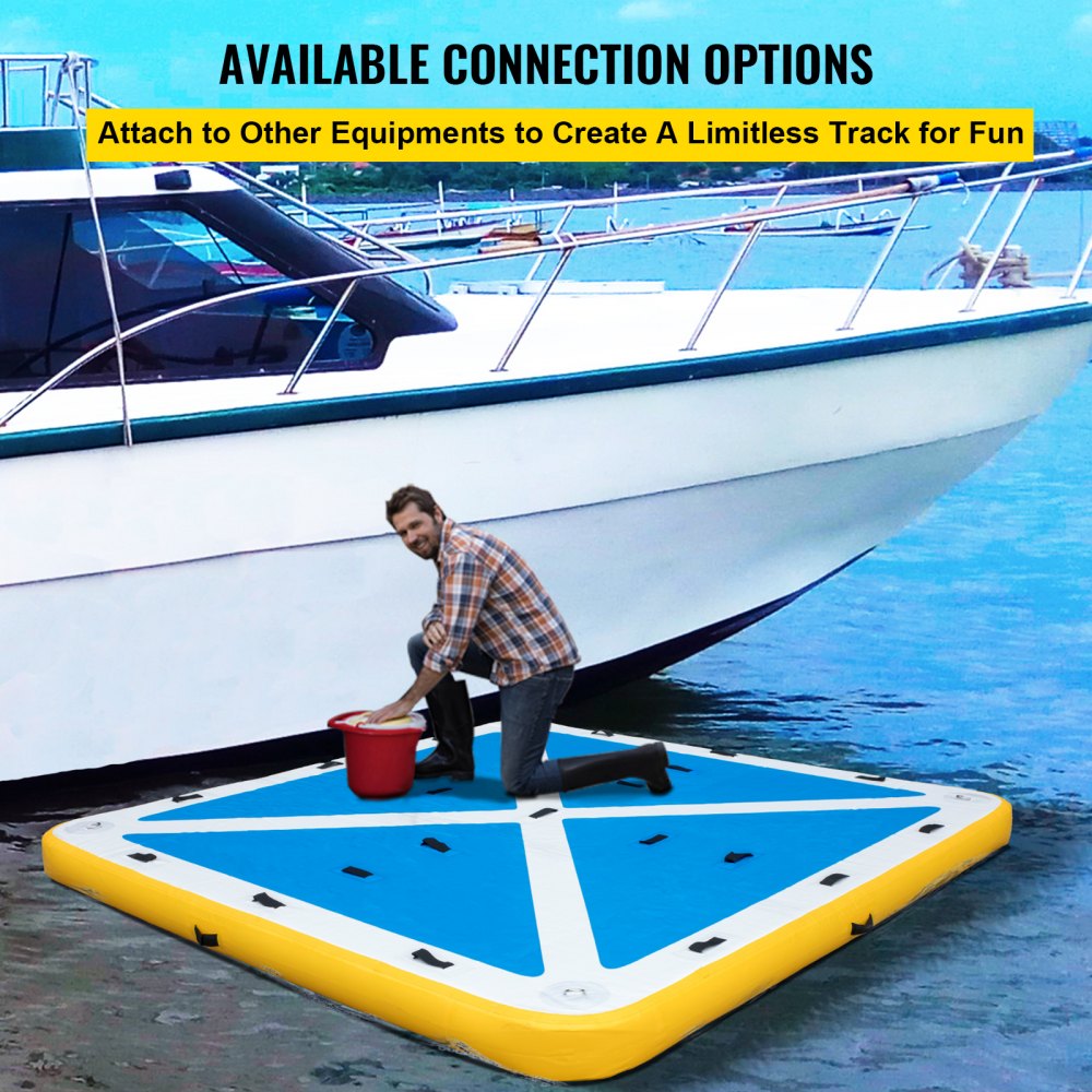 Muelle flotante inflable VEVOR junto a un barco, hombre arrodillado con un cubo rojo.