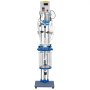 Reactor encamisado VEVOR con recipiente de vidrio, abrazaderas azules y unidad de control digital.