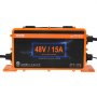 Cargador de batería para carrito de golf VEVOR 48v 15a con indicadores led en carcasa negra y naranja.